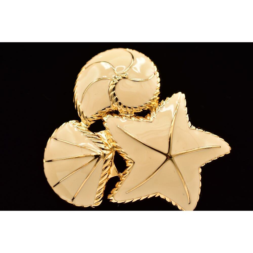 Trifari Vintage Shell Brooch Pin Starfish Nautical Summer Beach Signed 80s BinBG